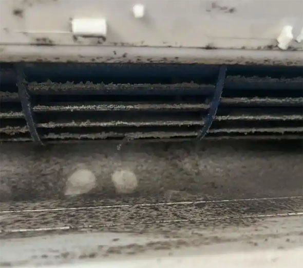 翁源空调吹的风有股烧焦味是怎么回事